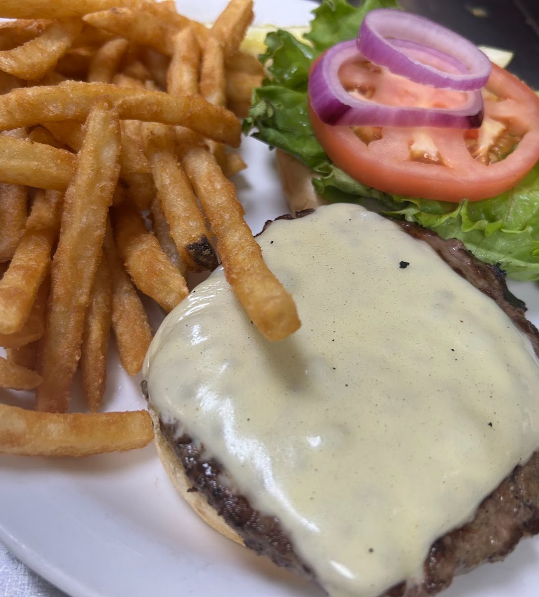 Cheeseburger with fries